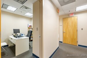 More Photos Of 454-456 Park St, Hartford Showroom For Lease