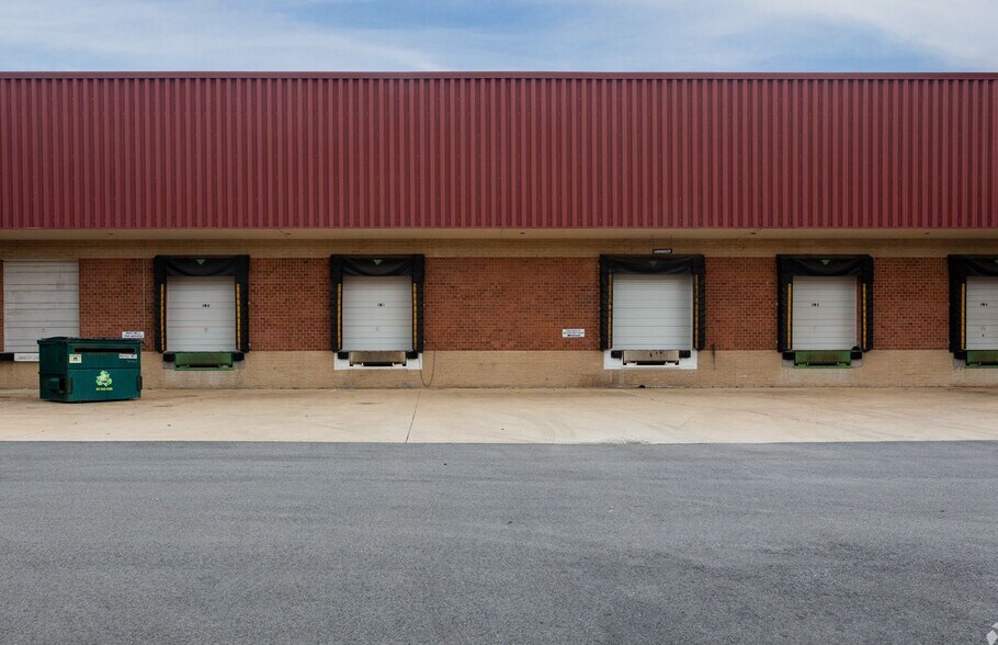 More Photos Of 520 Eastpark Ct, Sandston Distribution For Lease