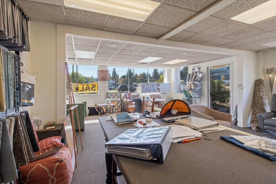 More Photos Of 19230 SE McLoughlin Blvd, Gladstone Medical For Sale