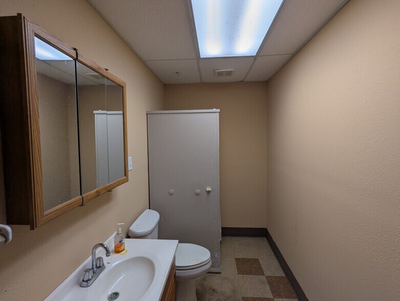 More Photos Of 635 Langham Rd, Beaumont Warehouse For Sale