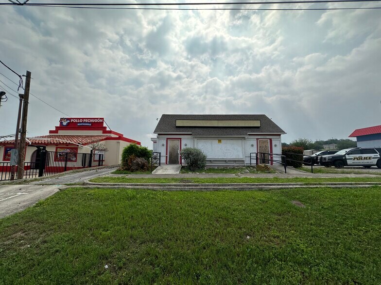 More Photos Of 11430 Perrin Beitel Rd, San Antonio Freestanding For Lease