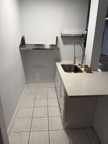 More Photos Of 1-9 S Swinton Ave, Delray Beach Storefront Retail Office For Lease
