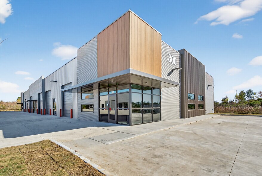 More Photos Of 5279 N Main St, Baytown Unknown For Lease