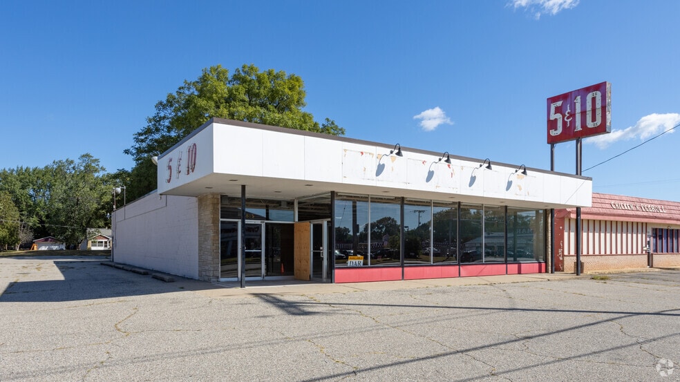 More Photos Of 815 36th St SW, Grand Rapids Freestanding For Lease