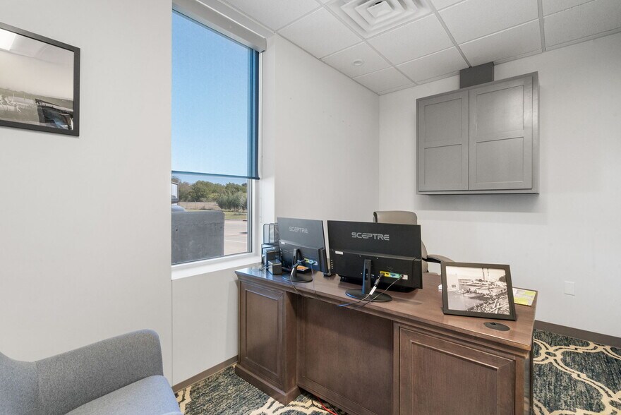 More Photos Of 1507 Ranger Hwy, Weatherford Warehouse For Lease