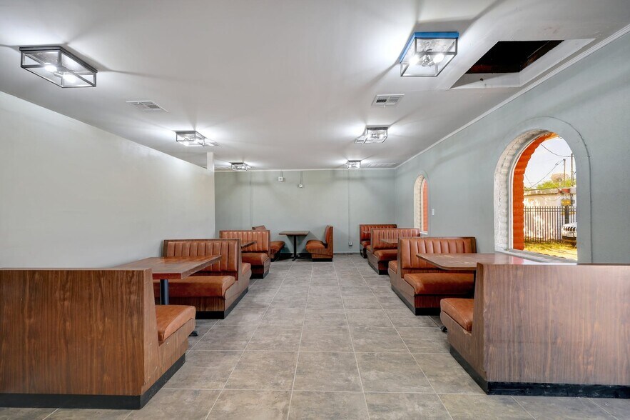 More Photos Of 2200-2204 S WW White Rd, San Antonio Restaurant For Lease