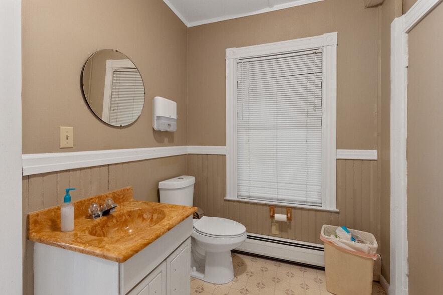 More Photos Of 166 Silver St, Waterville Medical For Sale