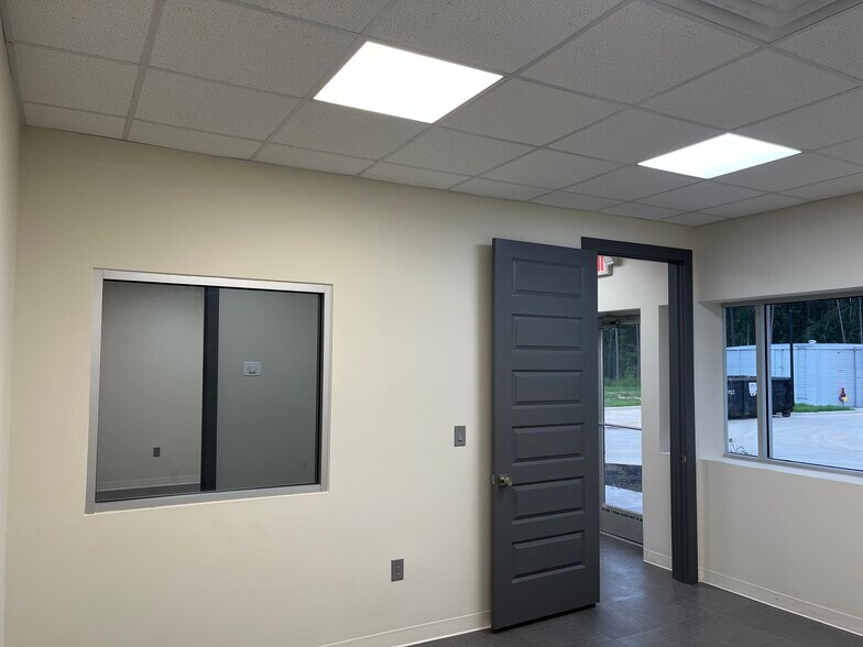 More Photos Of 28408 Sweetgum Rd, Magnolia Warehouse For Lease