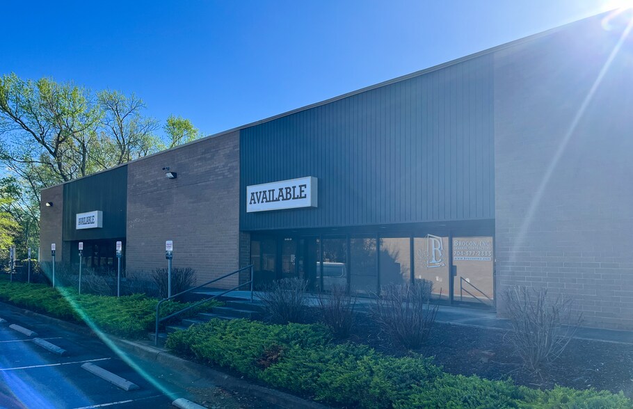 More Photos Of 640 Matthews Mint Hill Rd, Matthews Showroom For Lease