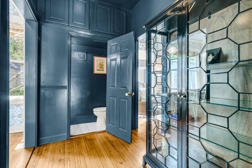 More Photos Of 184 Ashley Ave, Charleston Specialty For Sale