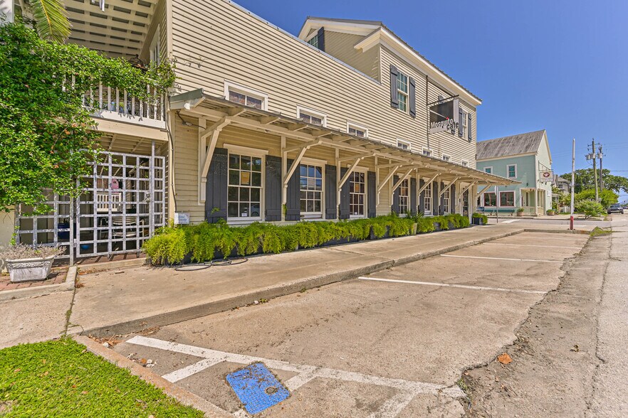 Primary Photo Of 628 14th St, Galveston General Retail For Sale