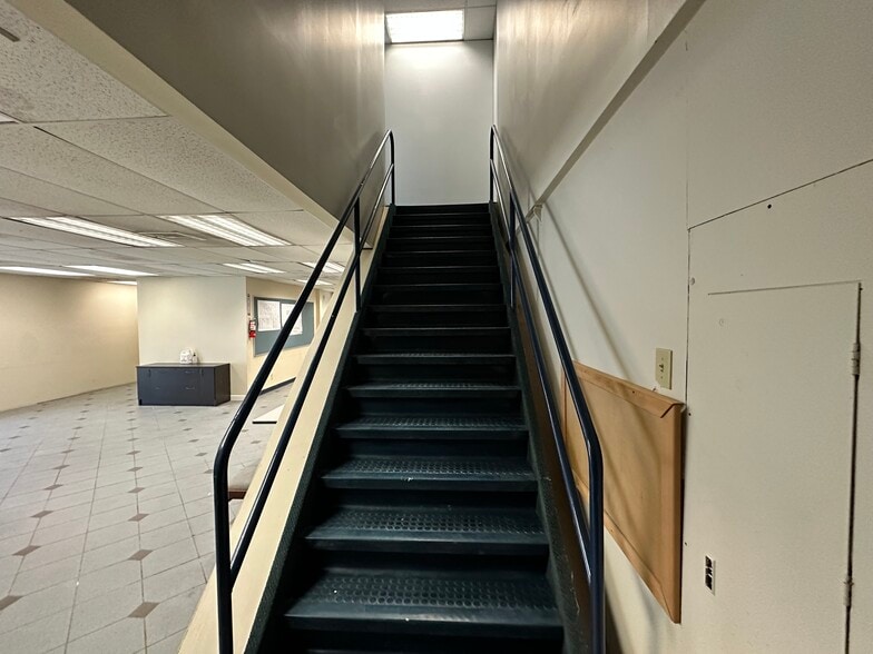 More Photos Of 4865 Arthur Kill Rd, Staten Island Warehouse For Sale