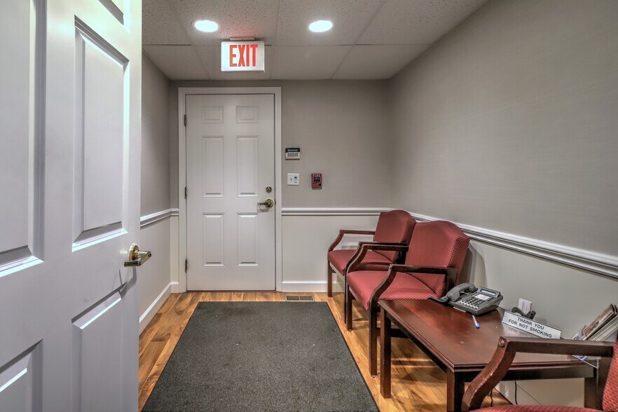 More Photos Of 471 Monroe Tpke, Monroe Medical For Lease