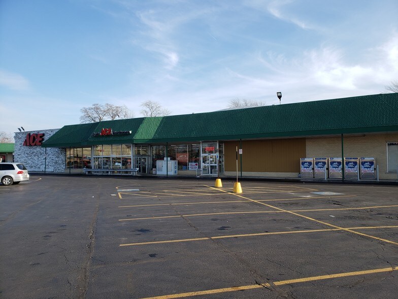 More Photos Of 5600-5649 167th St, Tinley Park Unknown For Lease