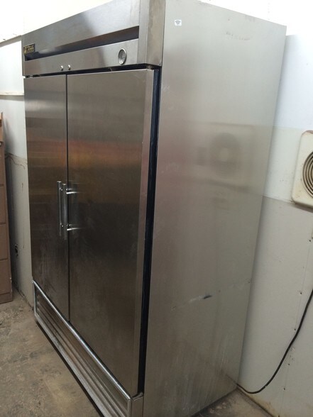 More Photos Of 154 Evergreen St, Republic General Retail For Sale