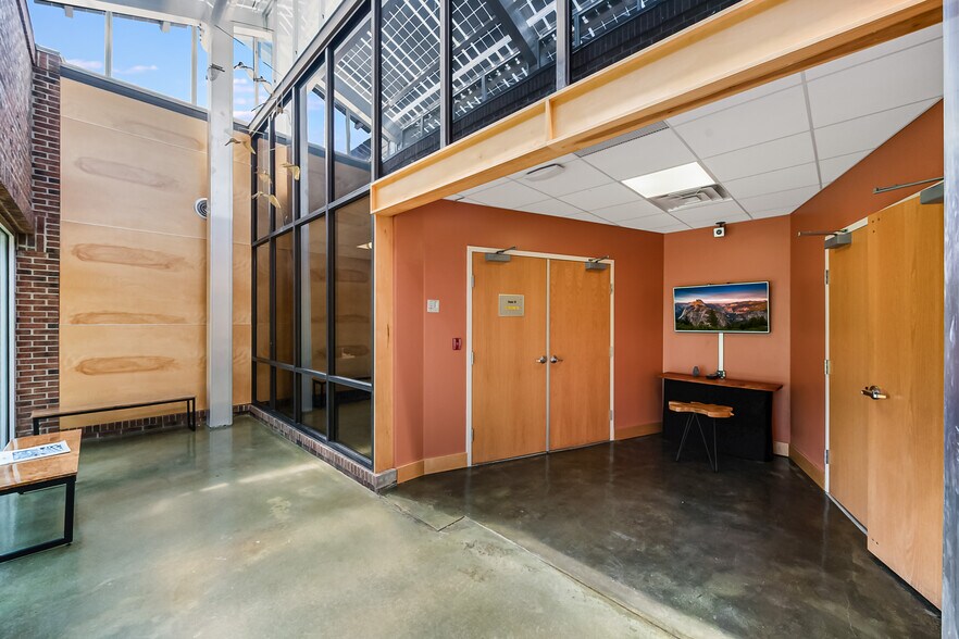 More Photos Of 605 Eastowne Dr, Chapel Hill Office For Sale
