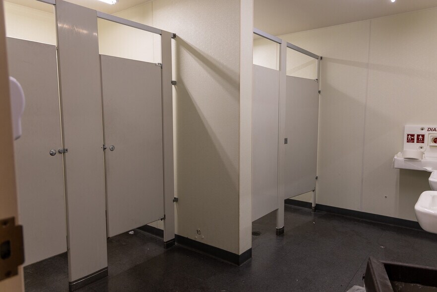 More Photos Of 1701 N University Dr, Pembroke Pines Drugstore For Sale