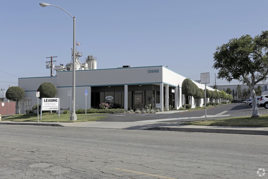 More Photos Of 13965 Stage Rd, Santa Fe Springs Warehouse For Lease