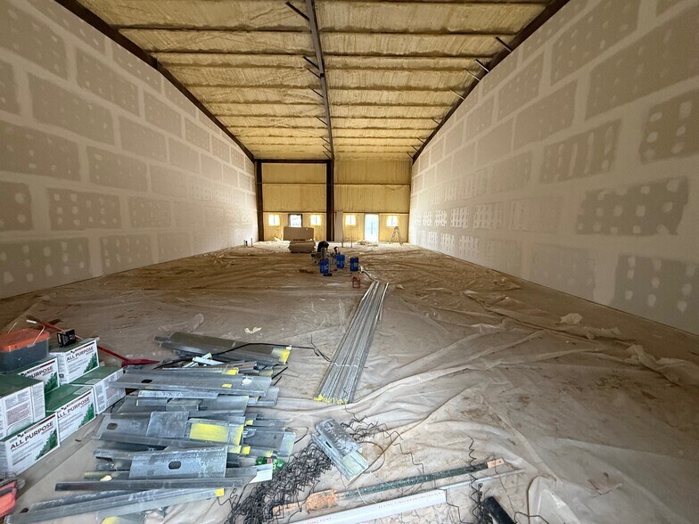 More Photos Of 837 Santa Fe St, Conroe Industrial For Lease