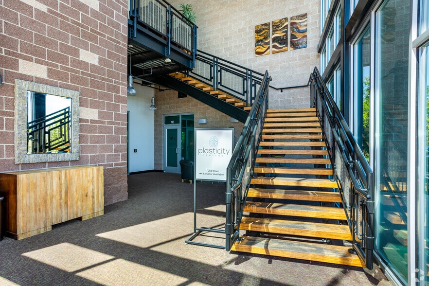 More Photos Of 991 Southpark Dr, Littleton Medical For Lease