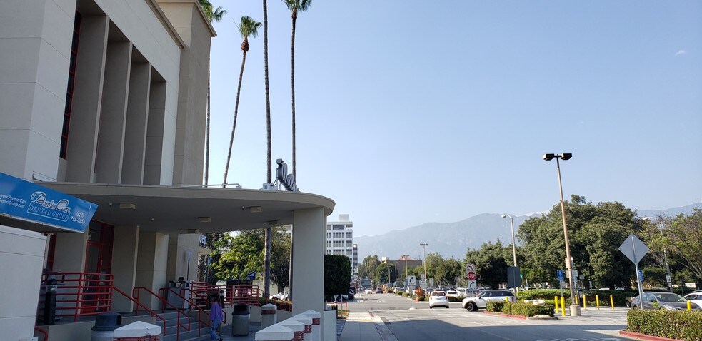 More Photos Of 310 S Lake Ave, Pasadena General Retail For Sale