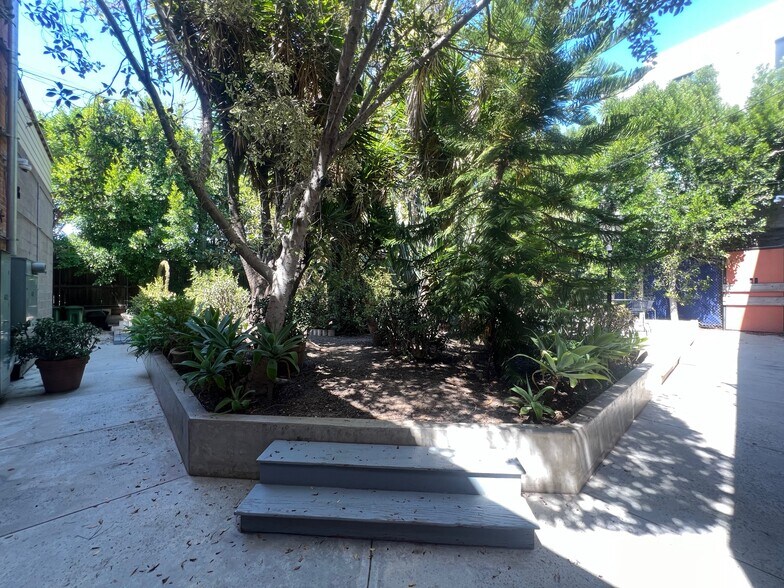 More Photos Of 4617-4619 W Washington Blvd, Los Angeles General Retail For Lease