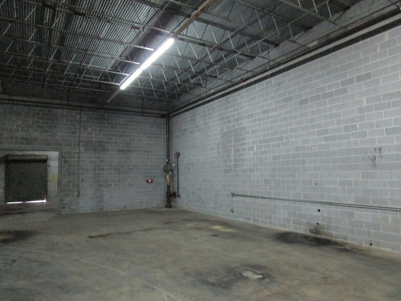 More Photos Of 3843 Highway 41 N, Resaca Distribution For Sale