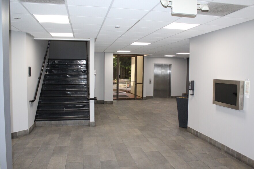 More Photos Of 5955 De Soto Ave, Woodland Hills Office For Lease