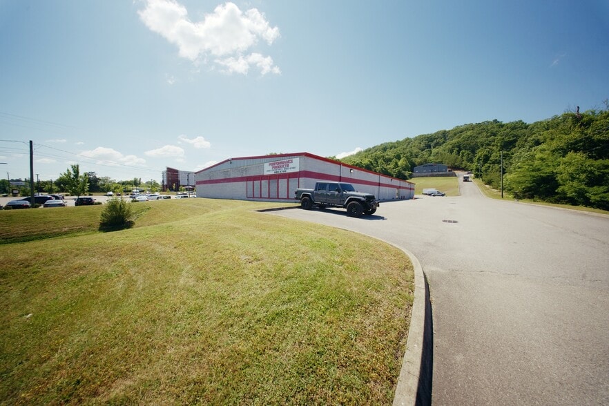 More Photos Of 1345 Callahan Dr, Knoxville Distribution For Sale