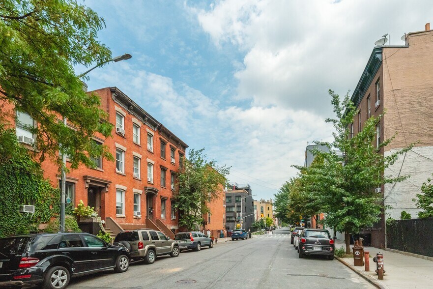 More Photos Of 328 Berry St, Brooklyn Apartments For Sale