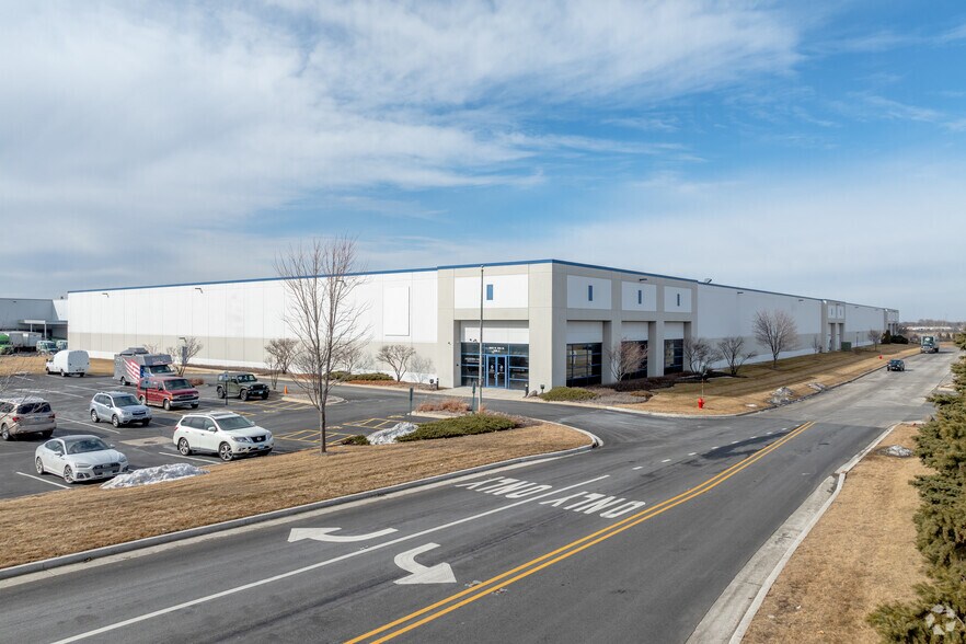 More Photos Of 9500 W 55th St, McCook Manufacturing For Lease