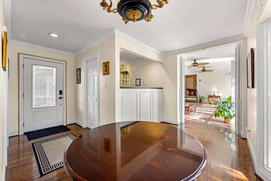 More Photos Of 132 E College St, Griffin Hospitality For Sale