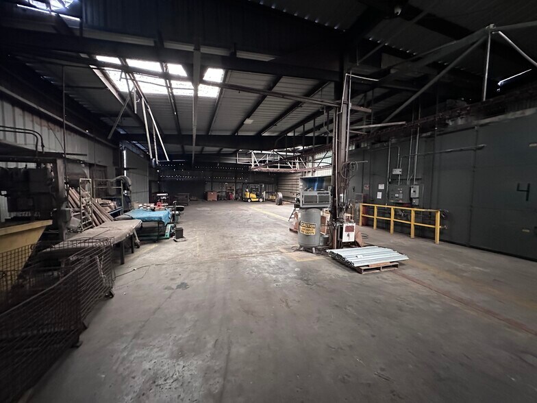 More Photos Of 2935 Barneys Pumps Pl, Lakeland Manufacturing For Sale