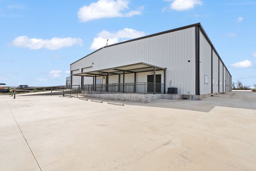 More Photos Of 12955 WRIGHT rd, Buda Warehouse For Lease