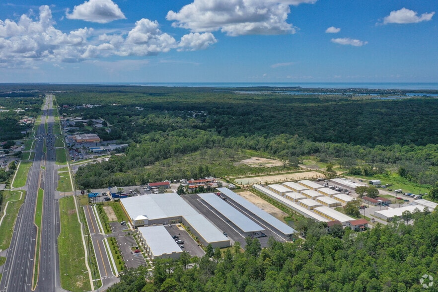 More Photos Of 3617 Commercial Way, Spring Hill Self Storage For Lease