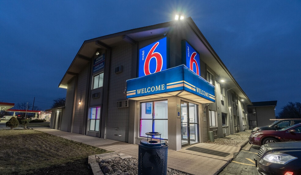 More Photos Of 1600 N Main St, Normal Hotel For Sale