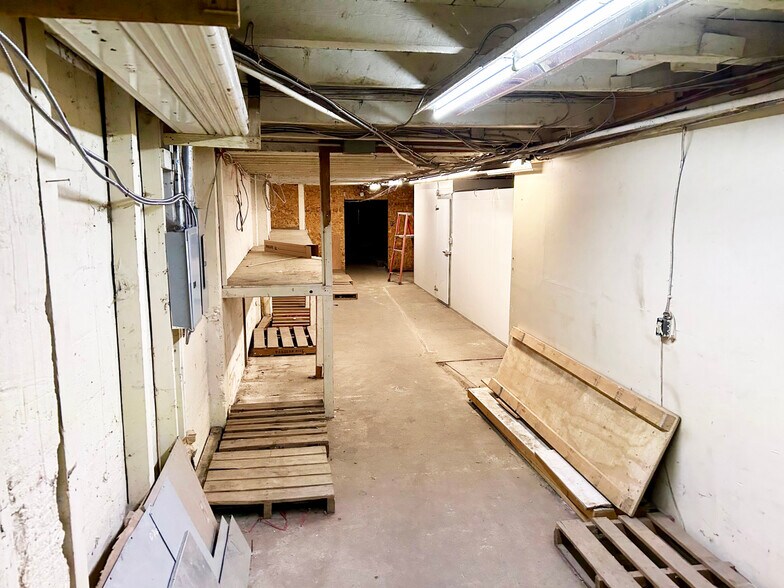 More Photos Of 240 Keefer St, Vancouver Storefront Retail Office For Lease