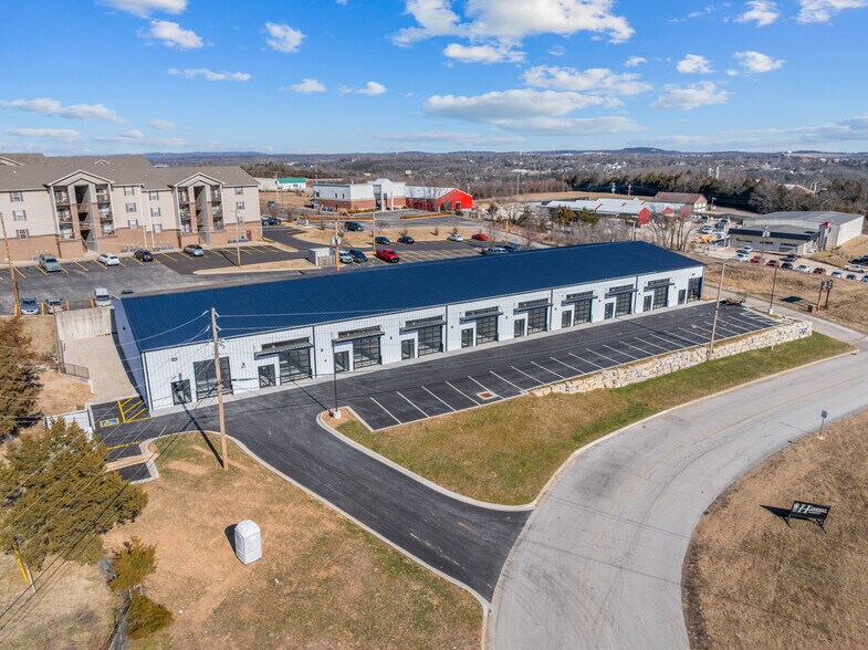 More Photos Of 201 Blue Sky ln, Hollister Flex For Lease