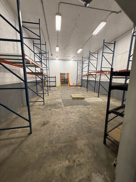 More Photos Of 1955 3rd Ave S, Saint Petersburg Warehouse For Lease
