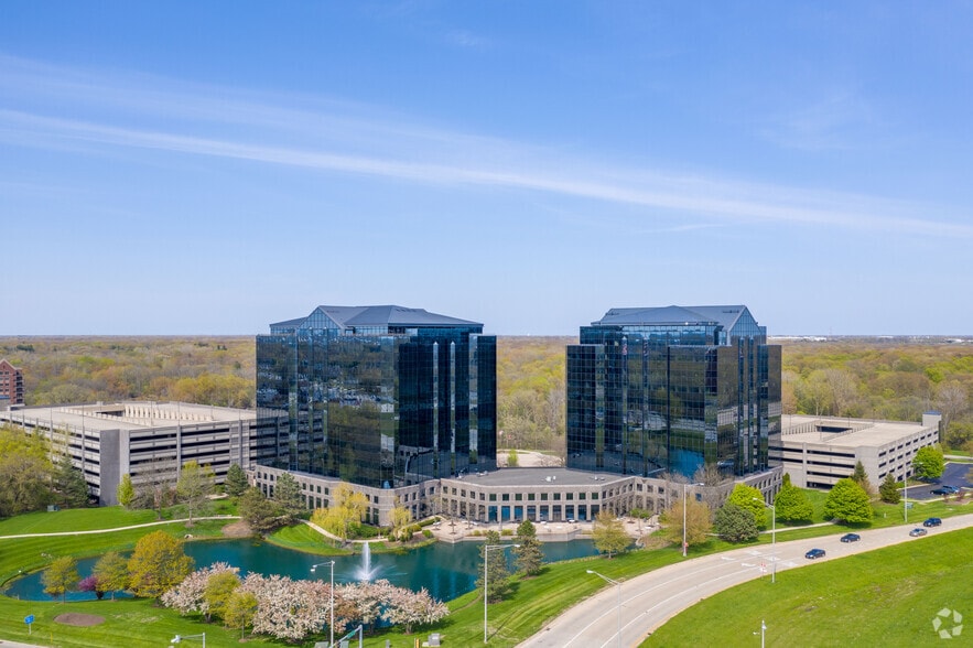 More Photos Of 2100 E Lake Cook Rd, Buffalo Grove Office For Sale