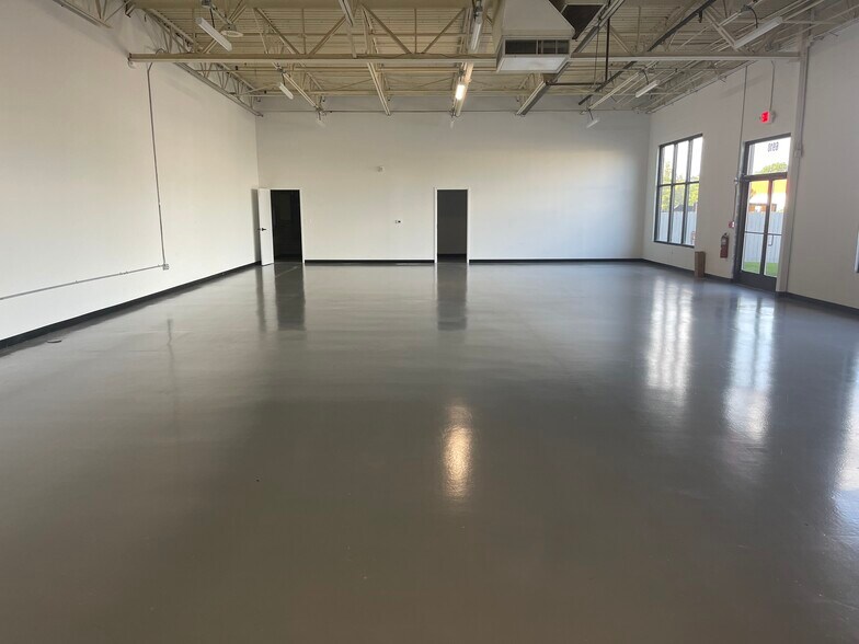 More Photos Of 6914 Eastman Ave, Midland Freestanding For Lease