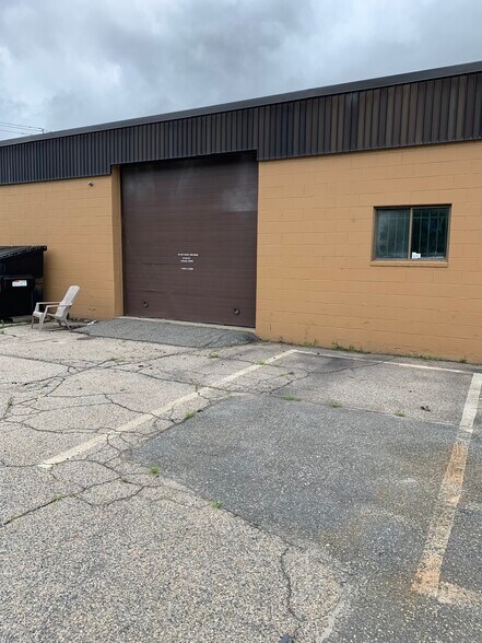 More Photos Of 53-101 Venturi Ave, Warwick Distribution For Lease