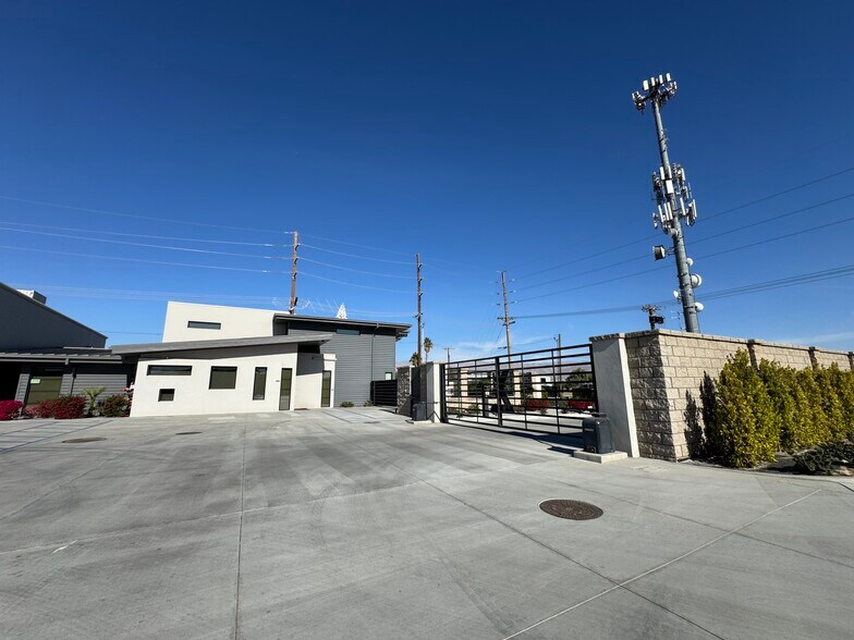 More Photos Of 49751 Oates Ln, Coachella Parking Garage For Sale