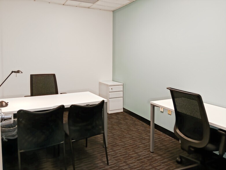 More Photos Of 20801 Biscayne Blvd, Aventura Coworking Space