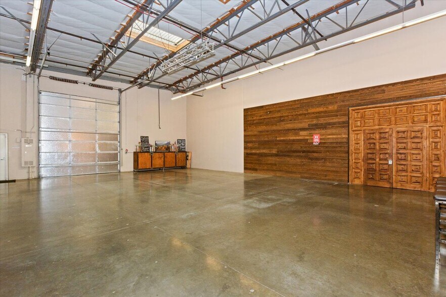 More Photos Of 7970 Cherry Ave, Fontana Showroom For Lease