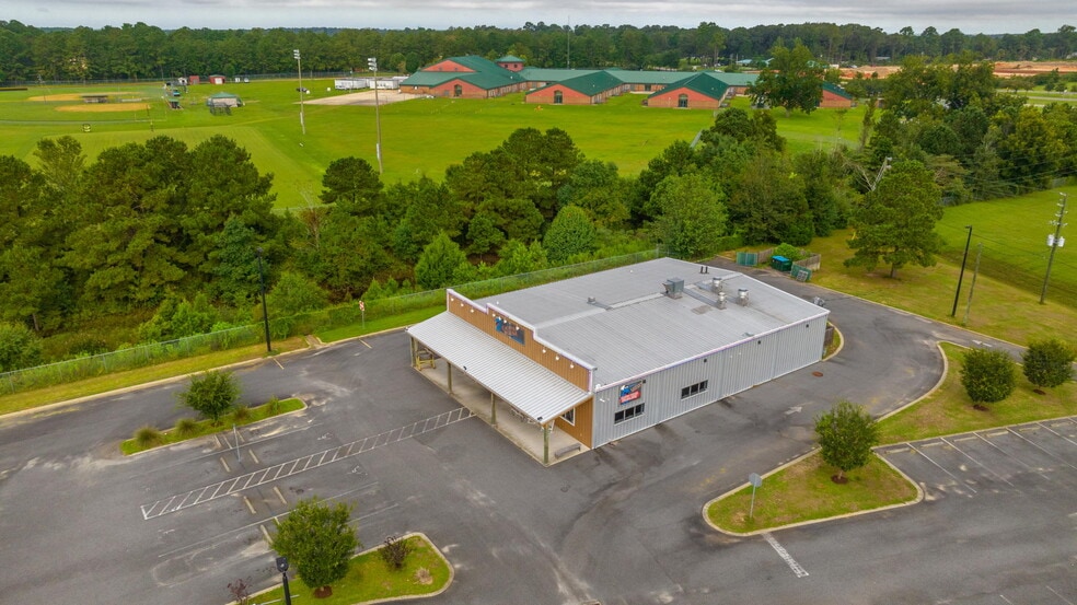 More Photos Of 1296 N Ferdon Blvd, Crestview Restaurant For Sale