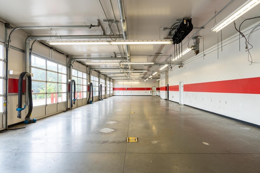 More Photos Of 3921 Western Blvd, Raleigh Auto Repair For Sale