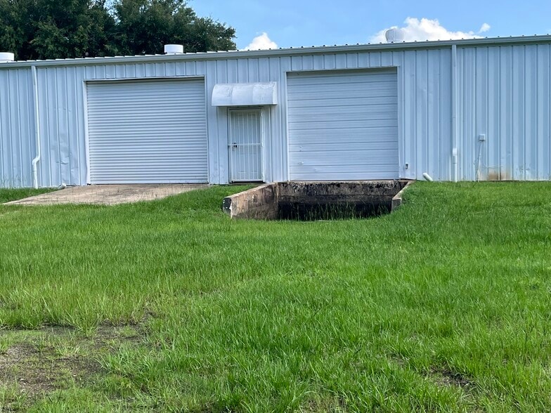 More Photos Of 404 S Shelfer St, Quincy Warehouse For Sale