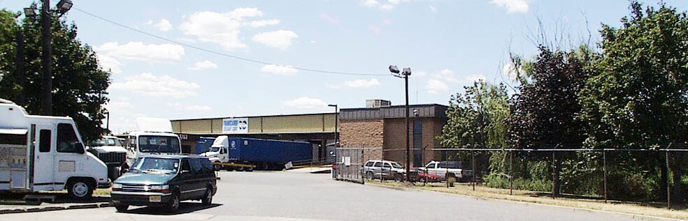 More Photos Of 474 Wilson Ave, Newark Warehouse For Lease