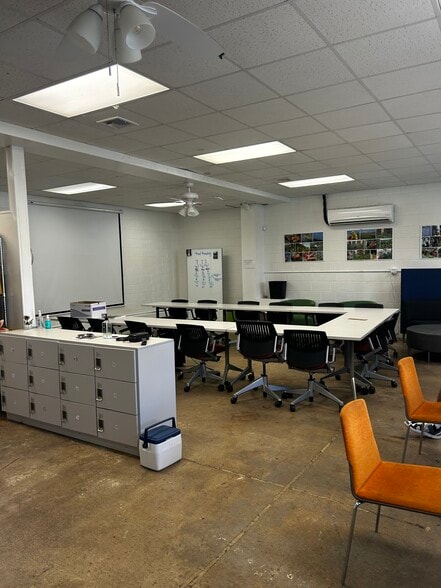 More Photos Of 583 Harris Ave, Providence Flex For Sale